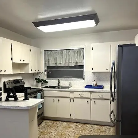 Shared Room For Men - Tropical Room - Bunk 4